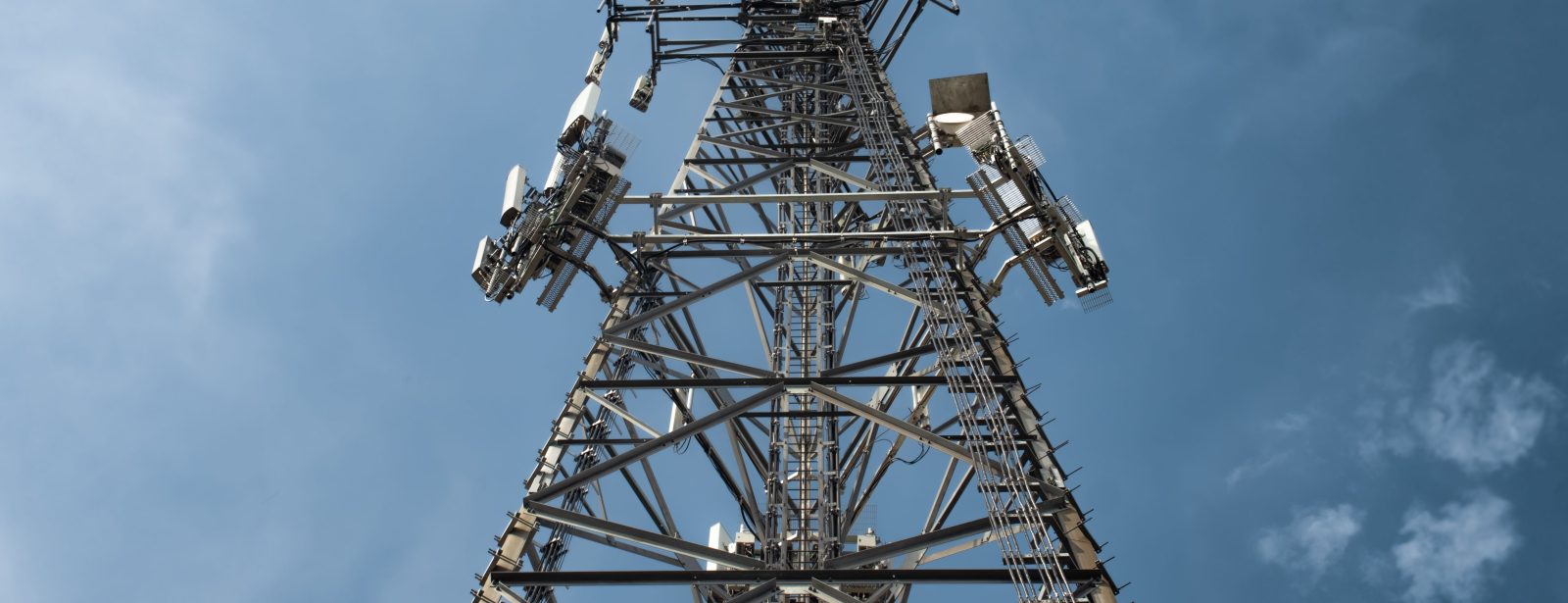 Ofcom Mobile Matters 2026: EE Ranks Top, O2 Lowest, and O2 Scores 65% in Wales