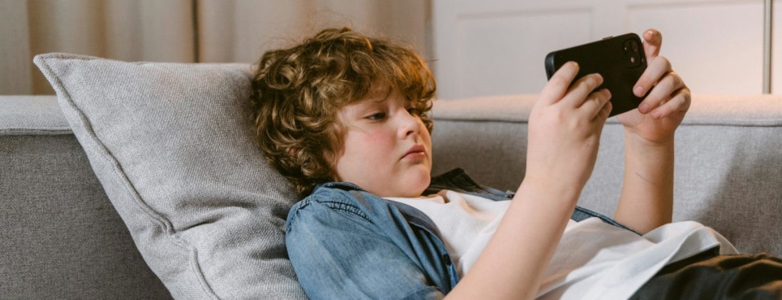 EE's New Teen Phone Plans Offer Reassurance and Control